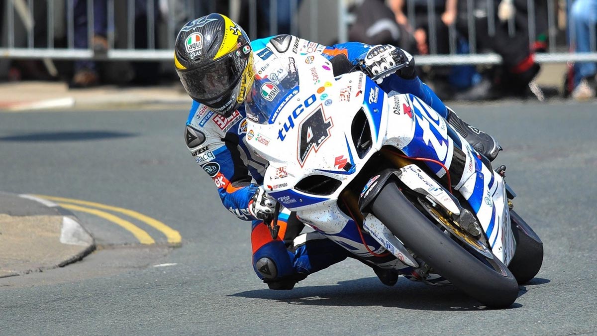 2015 Beginner Sportbike Shootout